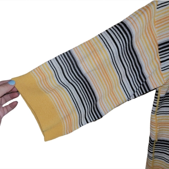🌟3 For $15 SALE🌟 Vintage St. John Yellow Label Striped Wool Quarter Length Top - Picture 6 of 6